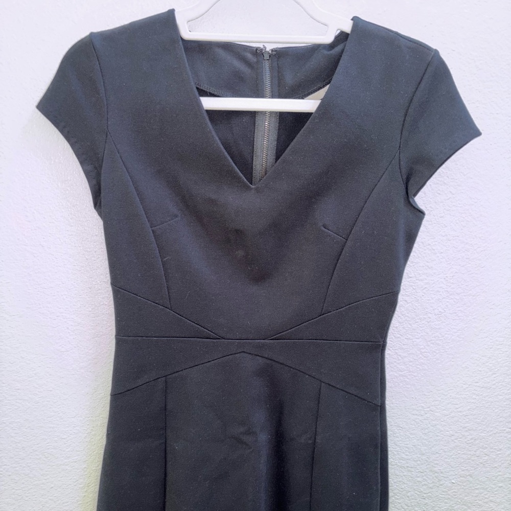 Halogen Nlack Sheath Dress V-Neck Cap Sleeve